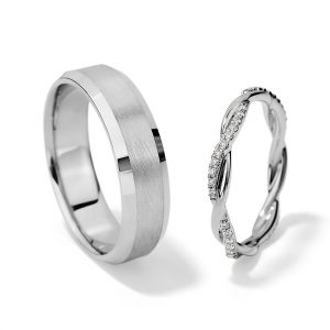 鉑金小巧扭轉鑽石永恆戒指與磨光鋼砂內圈卜身設計戒指對戒