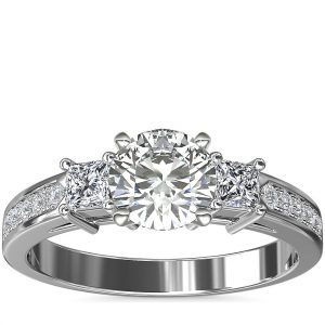 三重公主方形密釘鑽石訂婚戒指