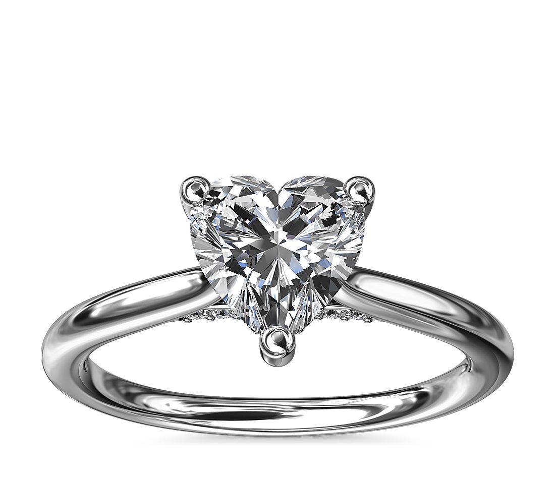 小巧隱藏光環單石搭鑽石訂婚戒指