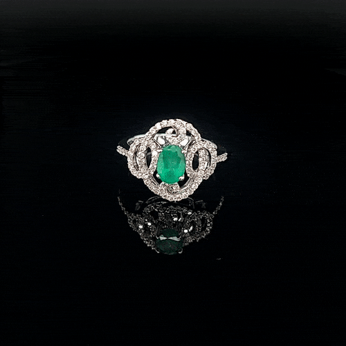 橢圓形鑽石綠寶石戒指
