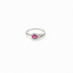 梨形紅寶石鑽石戒指