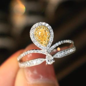 55分水滴形黃鑽石18k白金戒指 0.55ct Yellow White Diamond Ring