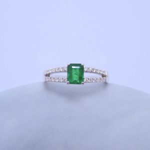 18K 白金 0.5ct 綠寶石戒指